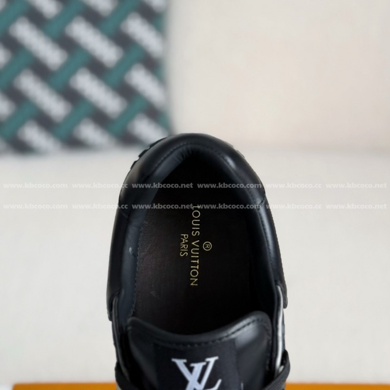 L0*is V*t0n RUN AWAY CASUAL SHOES