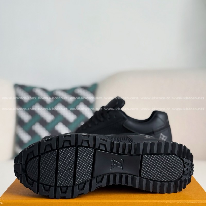 L0*is V*t0n RUN AWAY CASUAL SHOES