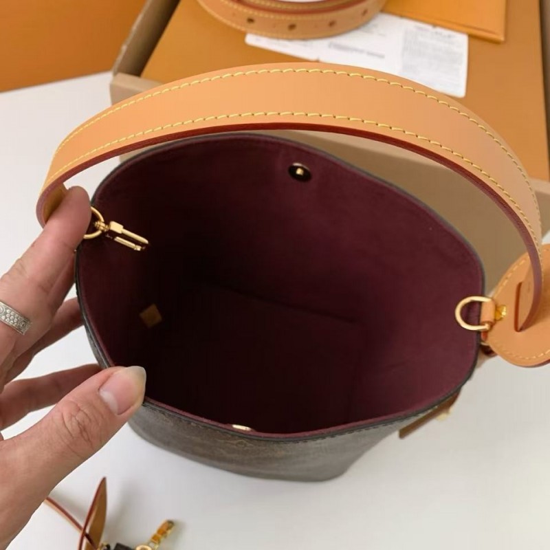 专柜当季新款 ALL IN BB 老花手袋 M12925，18*12*16cm