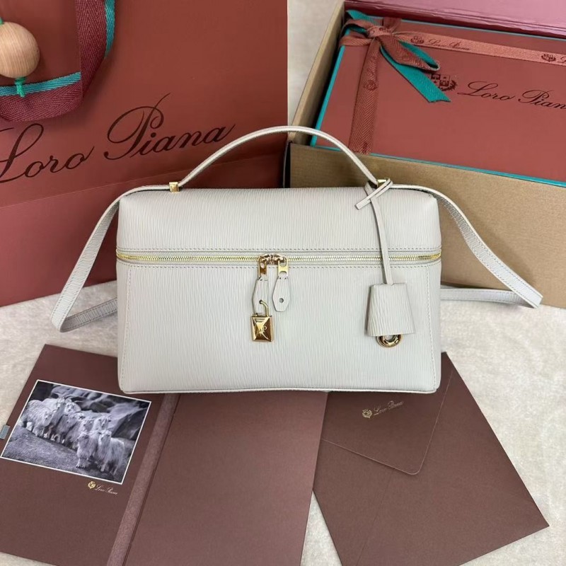 L**o p*ana new white imported cowhide crossbody toiletry bag Size: 27*16*10cm