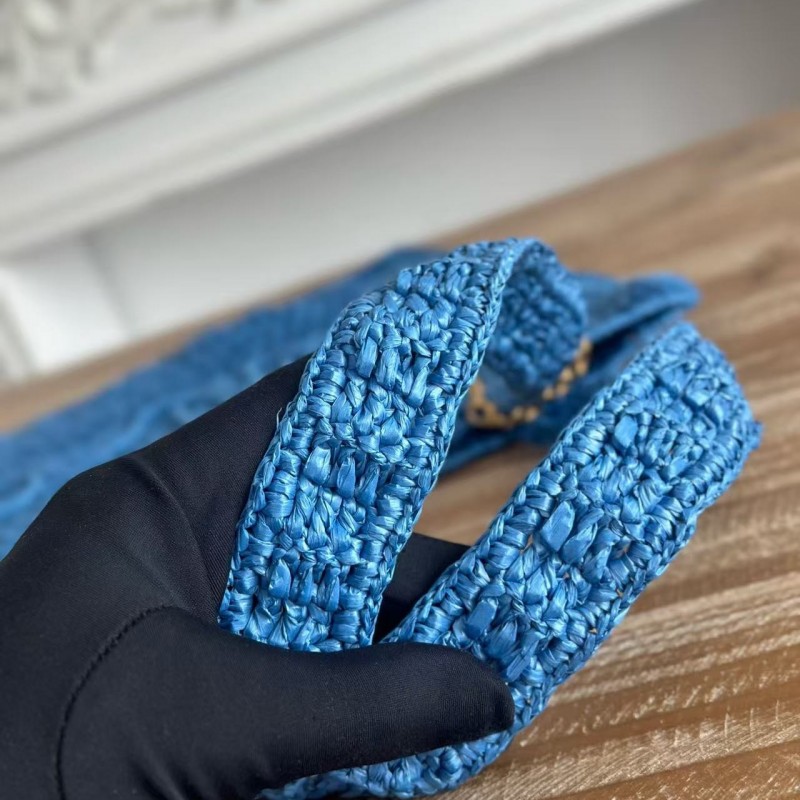 chloe spring and summer new SUMMER BANANA dopamine color blue pure handmade straw woven bag Size: 33
