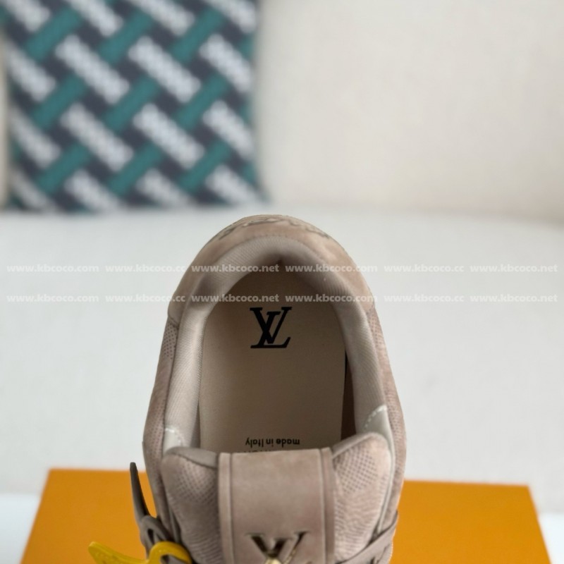 L0*is V*t0n TRAINER SNEAKERS