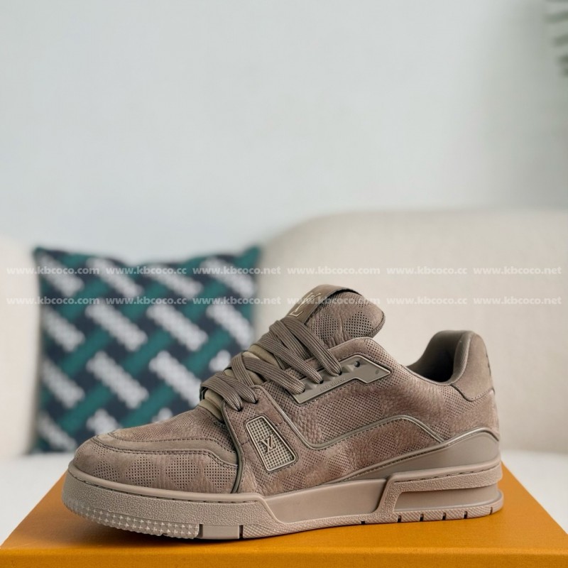 L0*is V*t0n TRAINER SNEAKERS