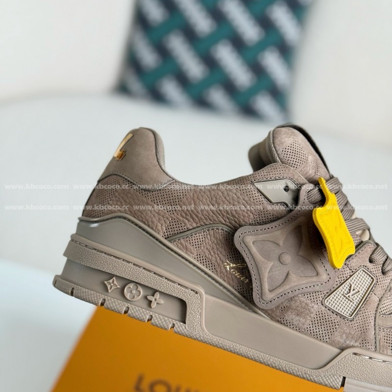 L0*is V*t0n TRAINER SNEAKERS