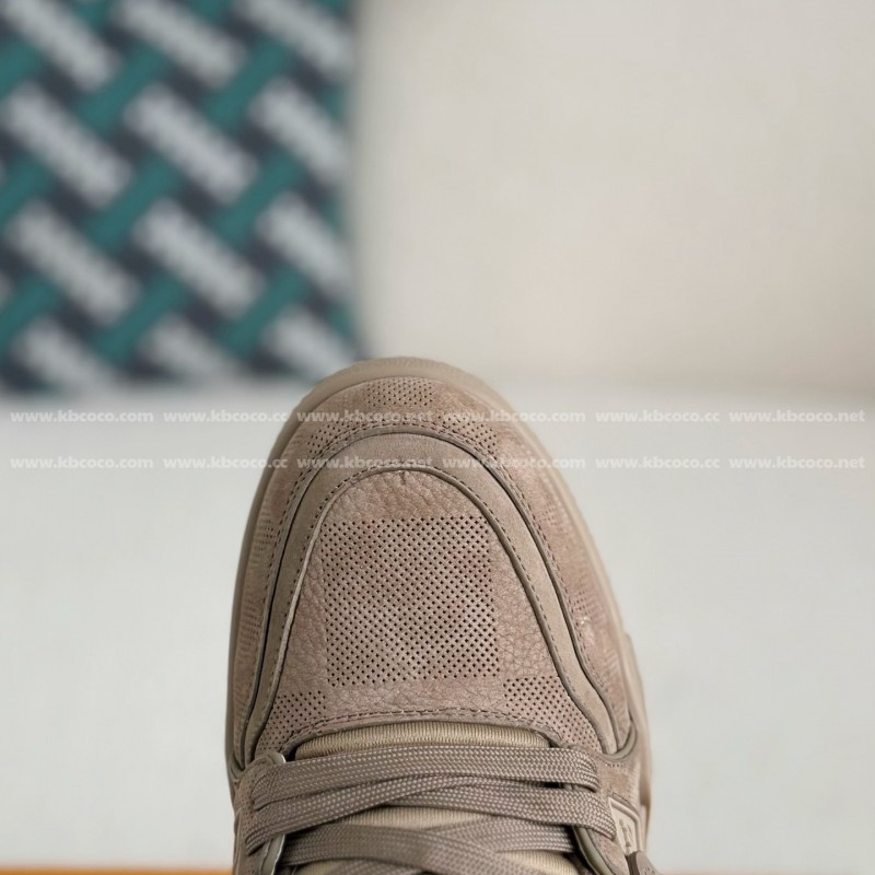 L0*is V*t0n TRAINER SNEAKERS