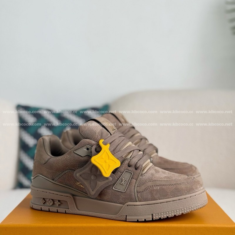 L0*is V*t0n TRAINER SNEAKERS