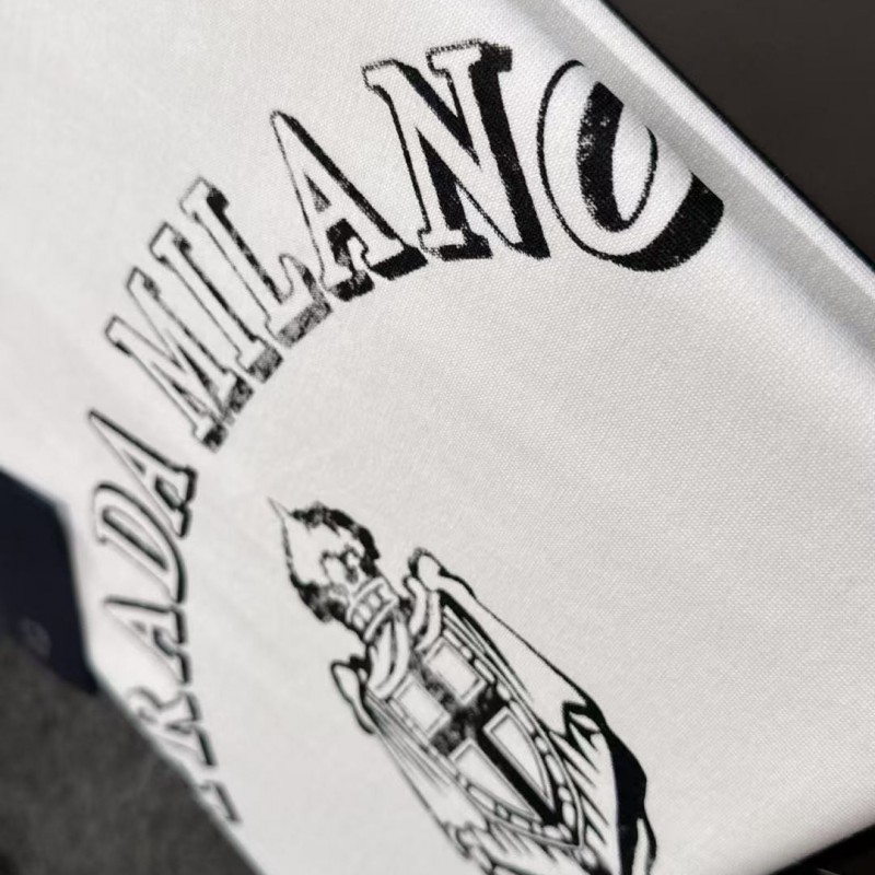 Pra*a 2025 Spring and Summer Latest Round Neck Fashion Short Sleeve