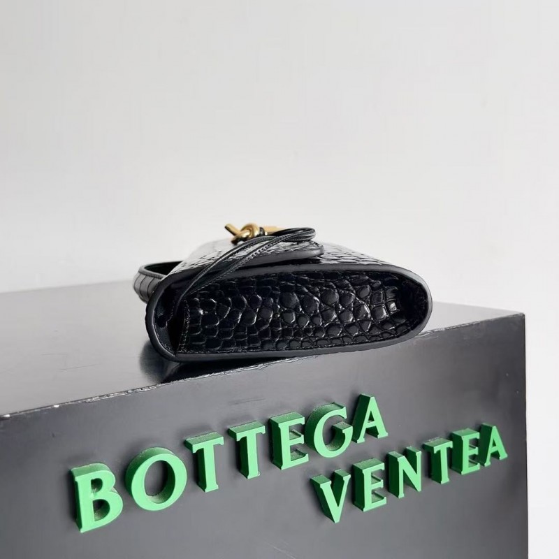 BOTTECA Ve*ne*ta uses exquisite craftsmanship intreccio embossed imported cow leather evening clutch b