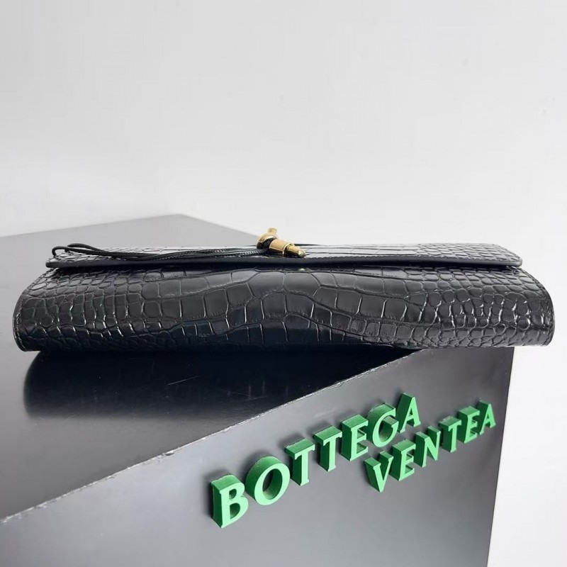 BOTTECA Ve*ne*ta uses exquisite craftsmanship intreccio embossed imported cow leather evening clutch b