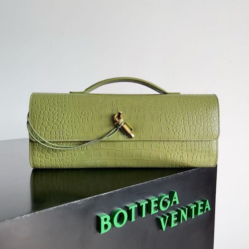 BOTTECA Ve*ne*ta uses exquisite craftsmanship intreccio embossed imported cow leather evening clutch b