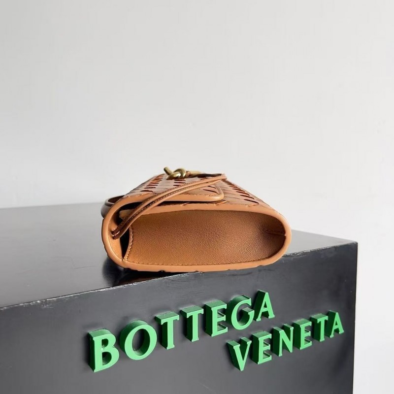 BOTTECA Ve*ne*ta uses exquisite craftsmanship intreccio woven imported sheepskin evening clutch bag Si