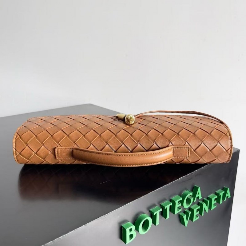 BOTTECA Ve*ne*ta uses exquisite craftsmanship intreccio woven imported sheepskin evening clutch bag Si