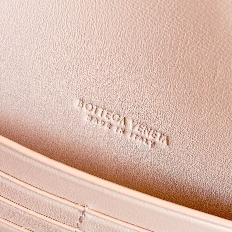 BOTTECA Ve*ne*ta uses exquisite craftsmanship intreccio woven imported sheepskin evening clutch bag Si