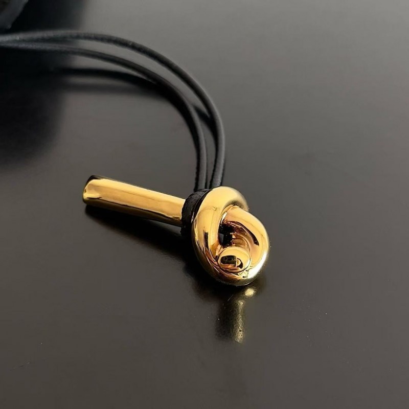 BOTTECA Ve*ne*ta uses exquisite craftsmanship intreccio woven imported sheepskin evening clutch bag Si