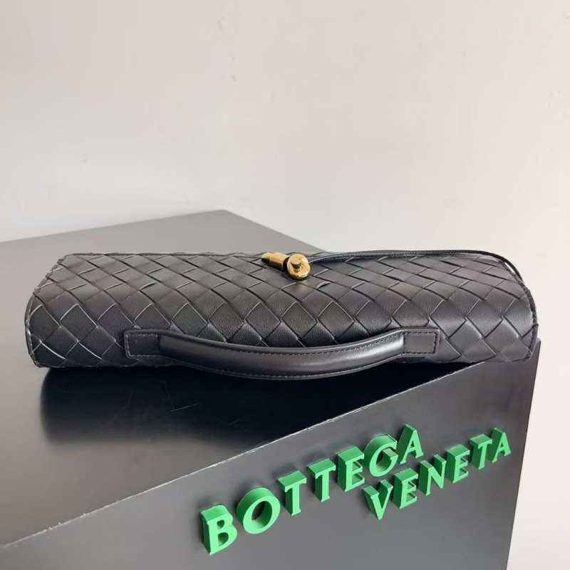 BOTTECA Ve*ne*ta uses exquisite craftsmanship intreccio woven imported sheepskin evening clutch bag Si