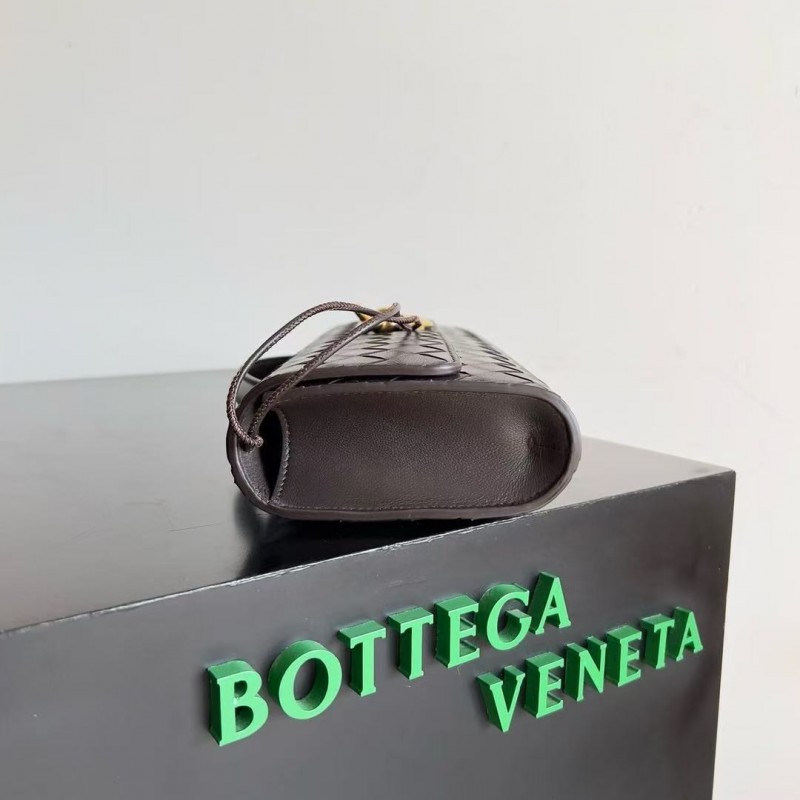 BOTTECA Ve*ne*ta uses exquisite craftsmanship intreccio woven imported sheepskin evening clutch bag Si