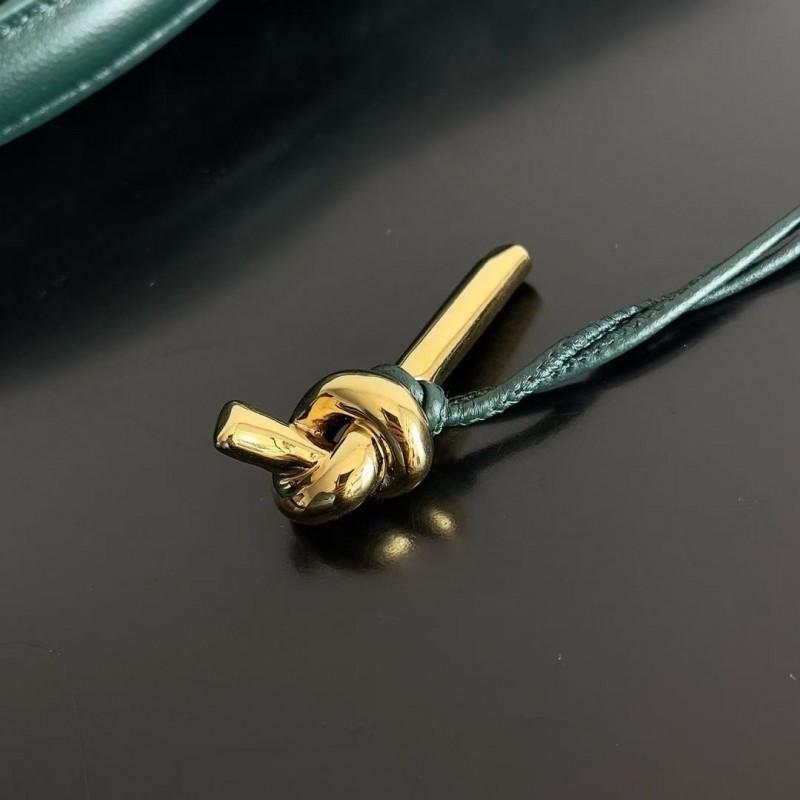 BOTTECA Ve*ne*ta uses exquisite craftsmanship intreccio woven imported sheepskin evening clutch bag Si