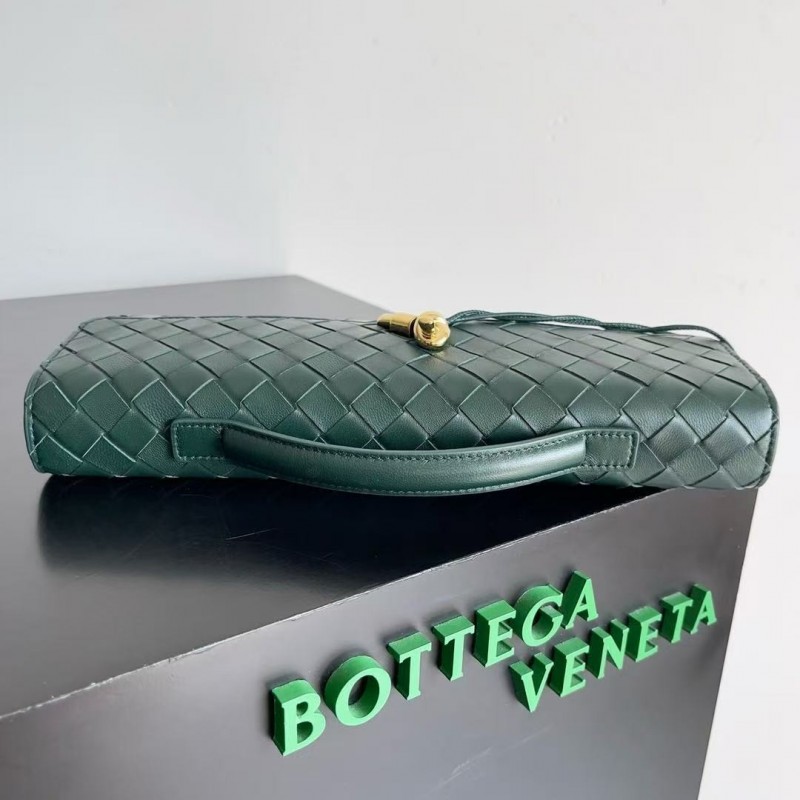 BOTTECA Ve*ne*ta uses exquisite craftsmanship intreccio woven imported sheepskin evening clutch bag Si