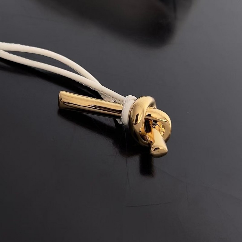 BOTTECA Ve*ne*ta uses exquisite craftsmanship intreccio woven imported sheepskin evening clutch bag Si