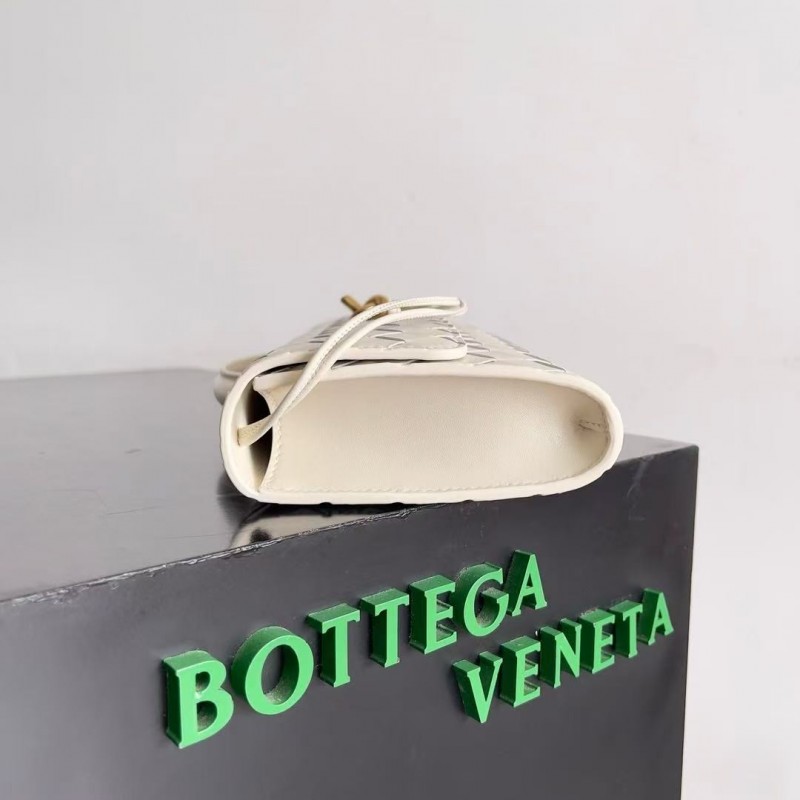 BOTTECA Ve*ne*ta uses exquisite craftsmanship intreccio woven imported sheepskin evening clutch bag Si