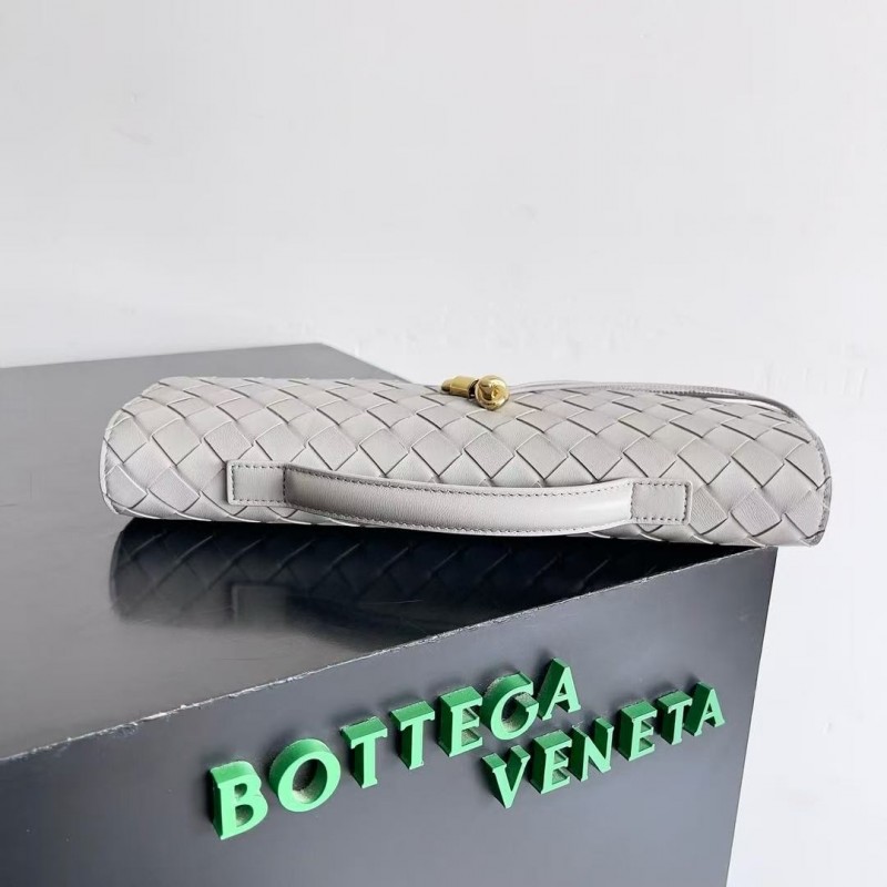 BOTTECA Ve*ne*ta uses exquisite craftsmanship intreccio woven imported sheepskin evening clutch bag Si