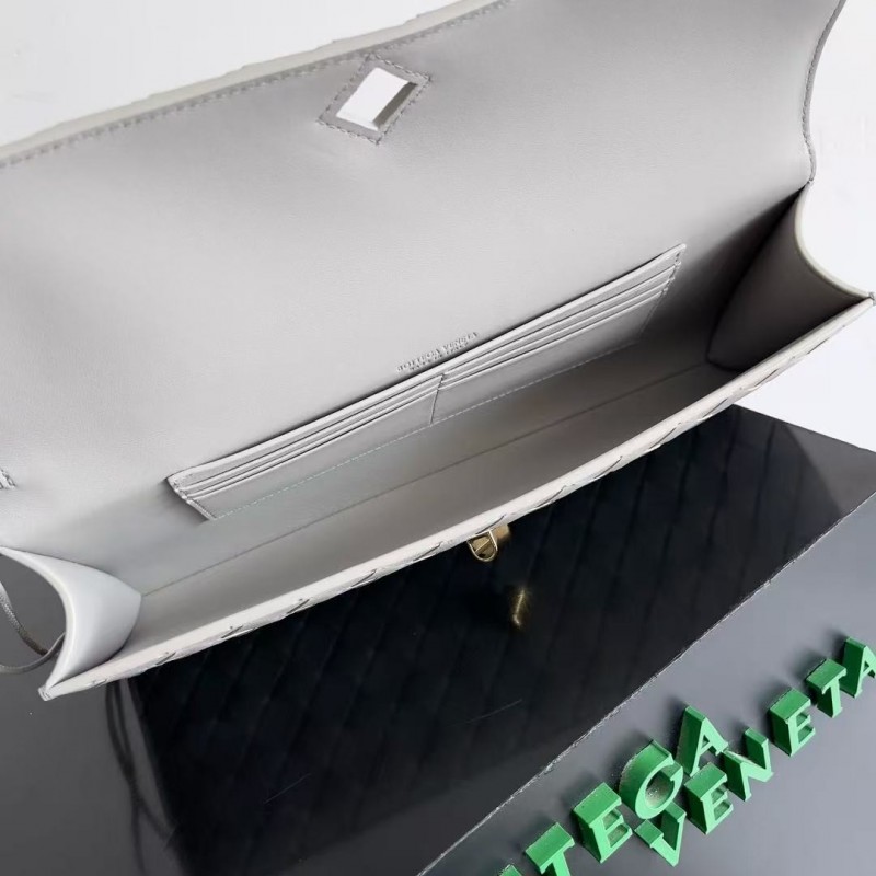 BOTTECA Ve*ne*ta uses exquisite craftsmanship intreccio woven imported sheepskin evening clutch bag Si