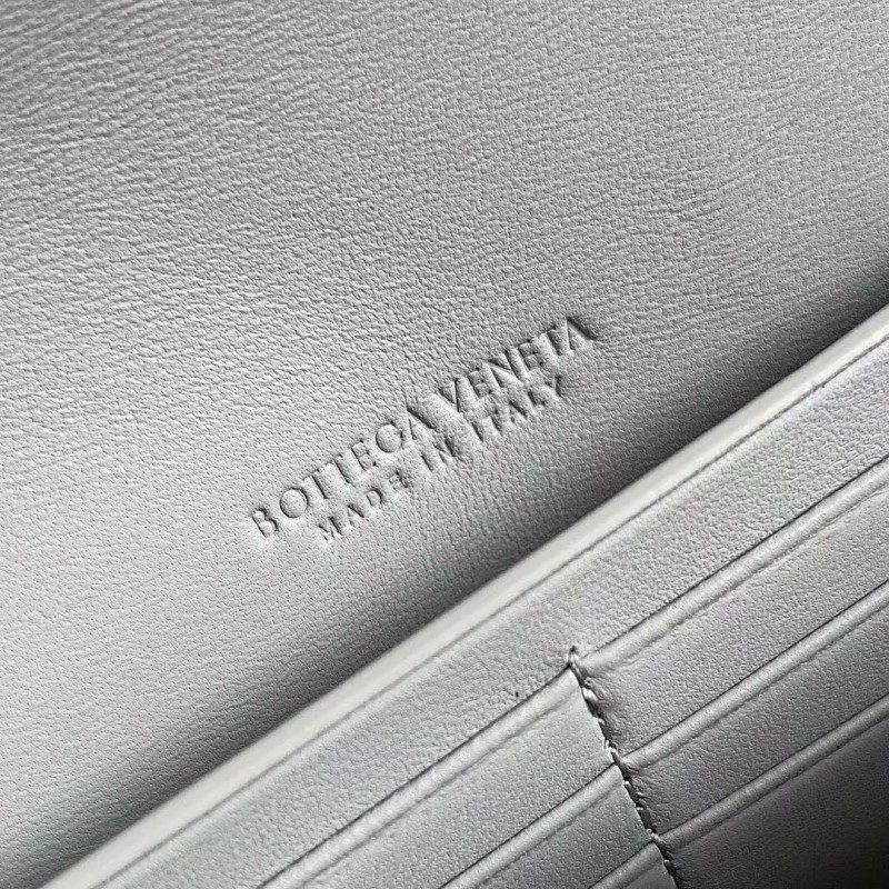 BOTTECA Ve*ne*ta uses exquisite craftsmanship intreccio woven imported sheepskin evening clutch bag Si