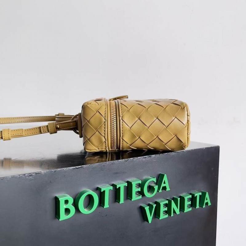 BOTTECA Ve*ne*ta uses exquisite craftsmanship intreccio weaving imported sheepskin leather Crossbody t