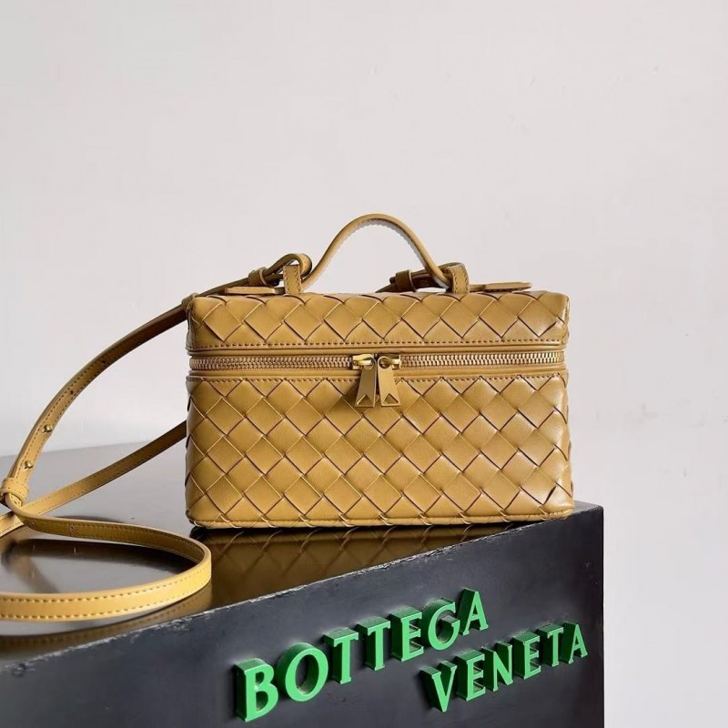 BOTTECA Ve*ne*ta uses exquisite craftsmanship intreccio weaving imported sheepskin leather Crossbody t