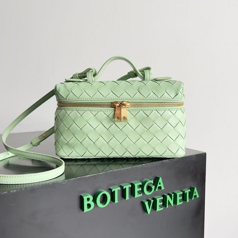 BOTTECA Ve*ne*ta uses exquisite craftsmanship intreccio weaving imported sheepskin leather Crossbody t