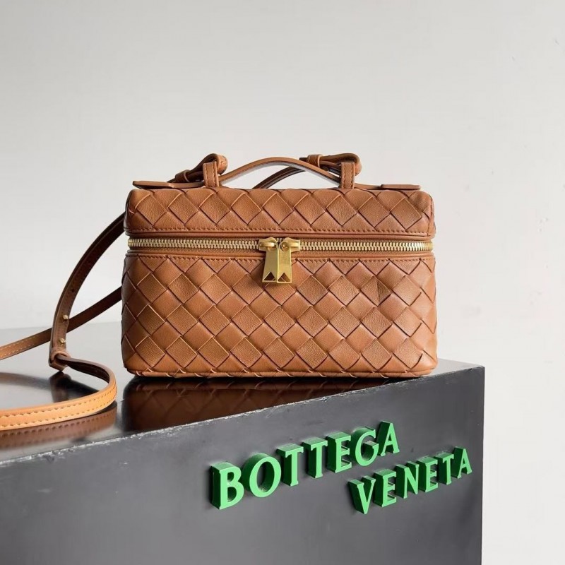 BOTTECA Ve*ne*ta uses exquisite craftsmanship intreccio weaving imported sheepskin leather Crossbody t