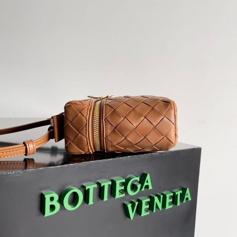 BOTTECA Ve*ne*ta uses exquisite craftsmanship intreccio weaving imported sheepskin leather Crossbody t