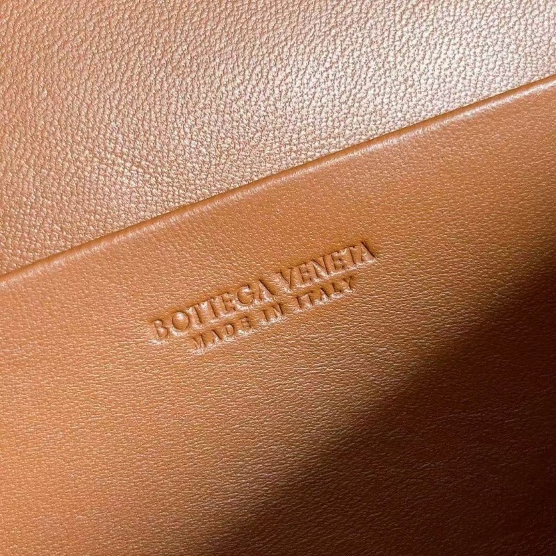 BOTTECA Ve*ne*ta uses exquisite craftsmanship intreccio weaving imported sheepskin leather Crossbody t