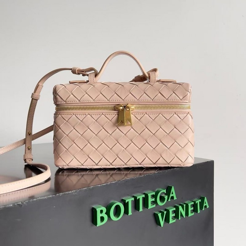 BOTTECA Ve*ne*ta uses exquisite craftsmanship intreccio weaving imported sheepskin leather Crossbody t