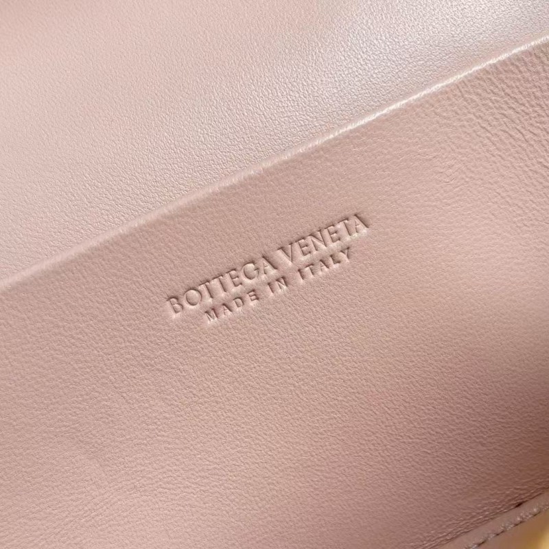 BOTTECA Ve*ne*ta uses exquisite craftsmanship intreccio weaving imported sheepskin leather Crossbody t