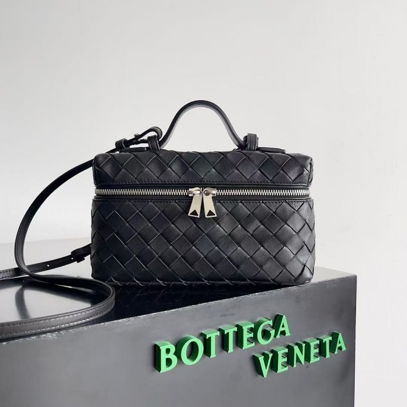 BOTTECA Ve*ne*ta uses exquisite craftsmanship intreccio weaving imported sheepskin leather Crossbody t