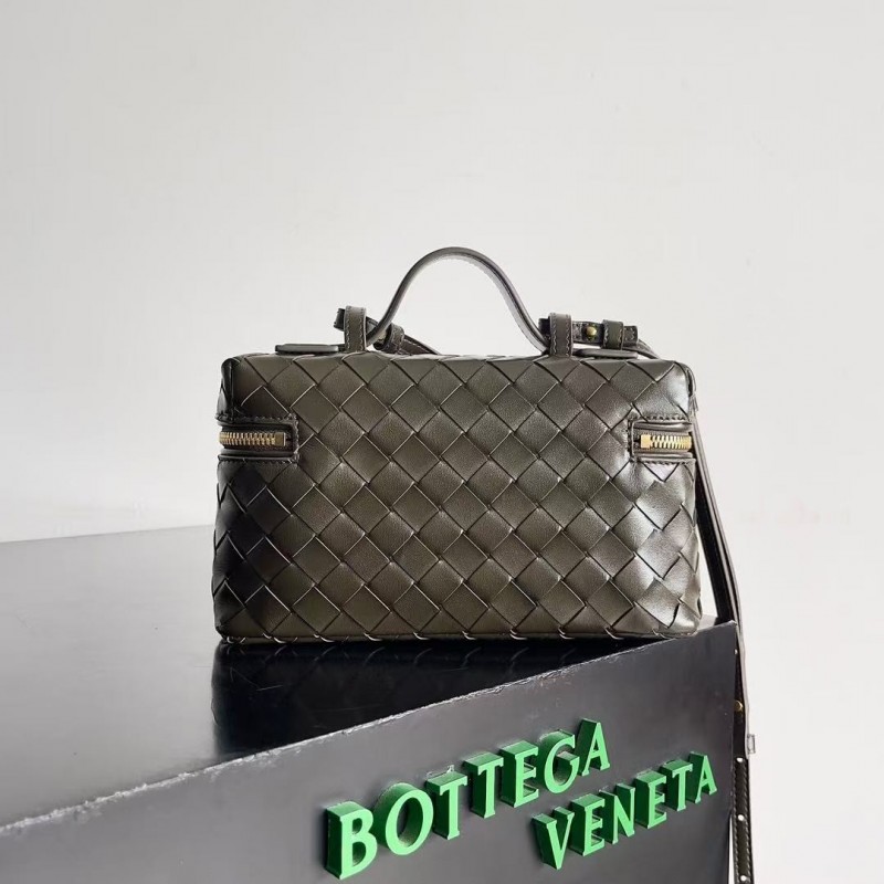 BOTTECA Ve*ne*ta uses exquisite craftsmanship intreccio weaving imported sheepskin leather Crossbody t