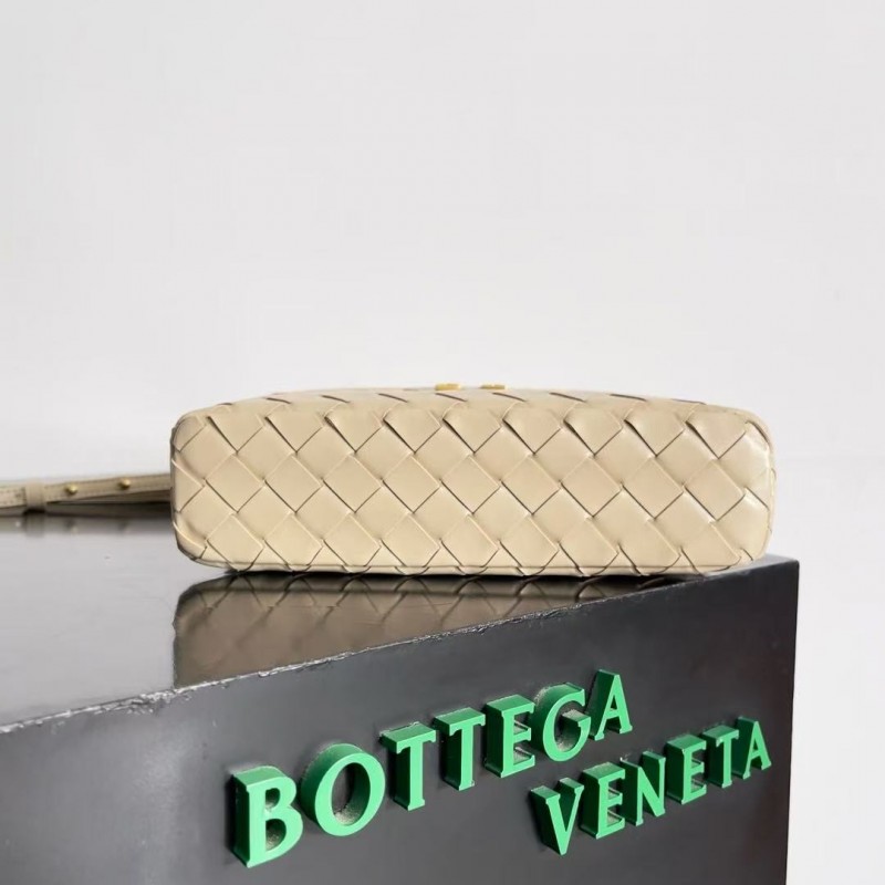 BOTTECA Ve*ne*ta uses exquisite craftsmanship intreccio weaving imported sheepskin leather Crossbody t