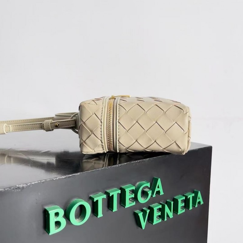 BOTTECA Ve*ne*ta uses exquisite craftsmanship intreccio weaving imported sheepskin leather Crossbody t