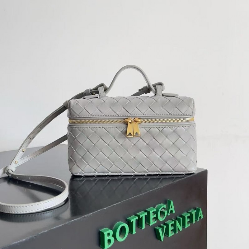 BOTTECA Ve*ne*ta uses exquisite craftsmanship intreccio weaving imported sheepskin leather Crossbody t