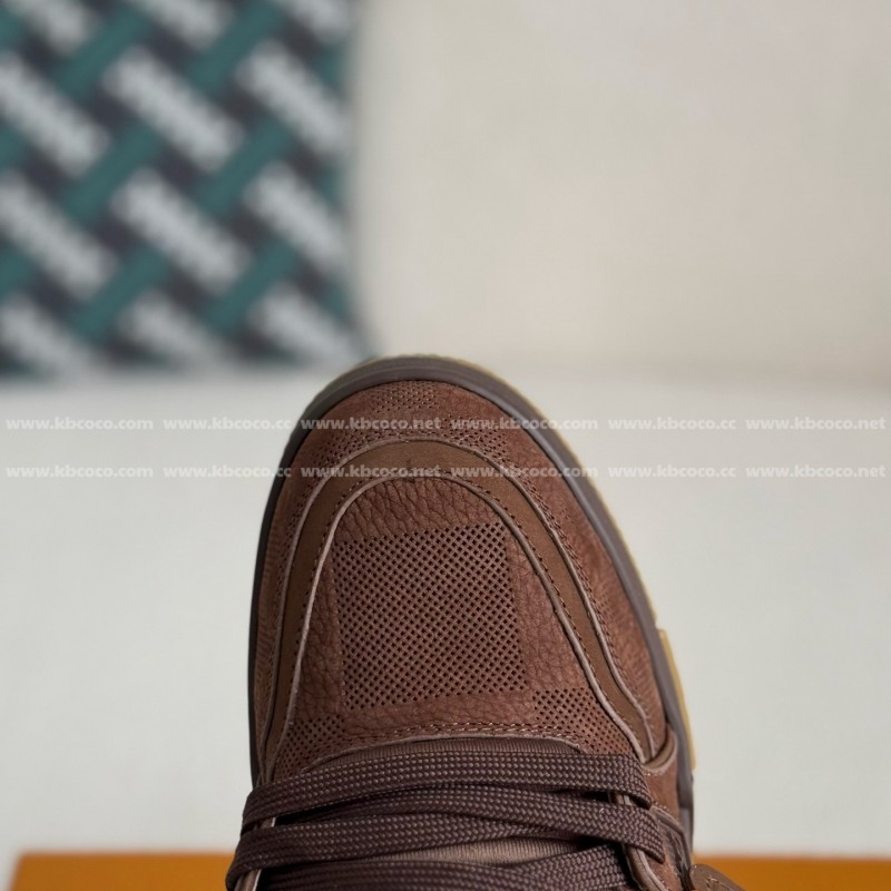 L0*is V*t0n TRAINER SNEAKERS