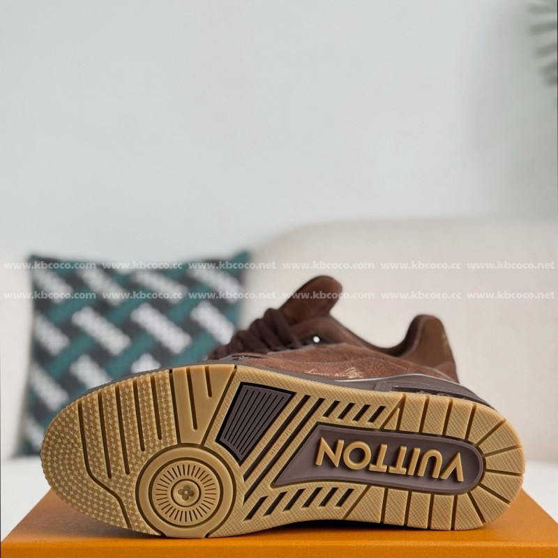 L0*is V*t0n TRAINER SNEAKERS