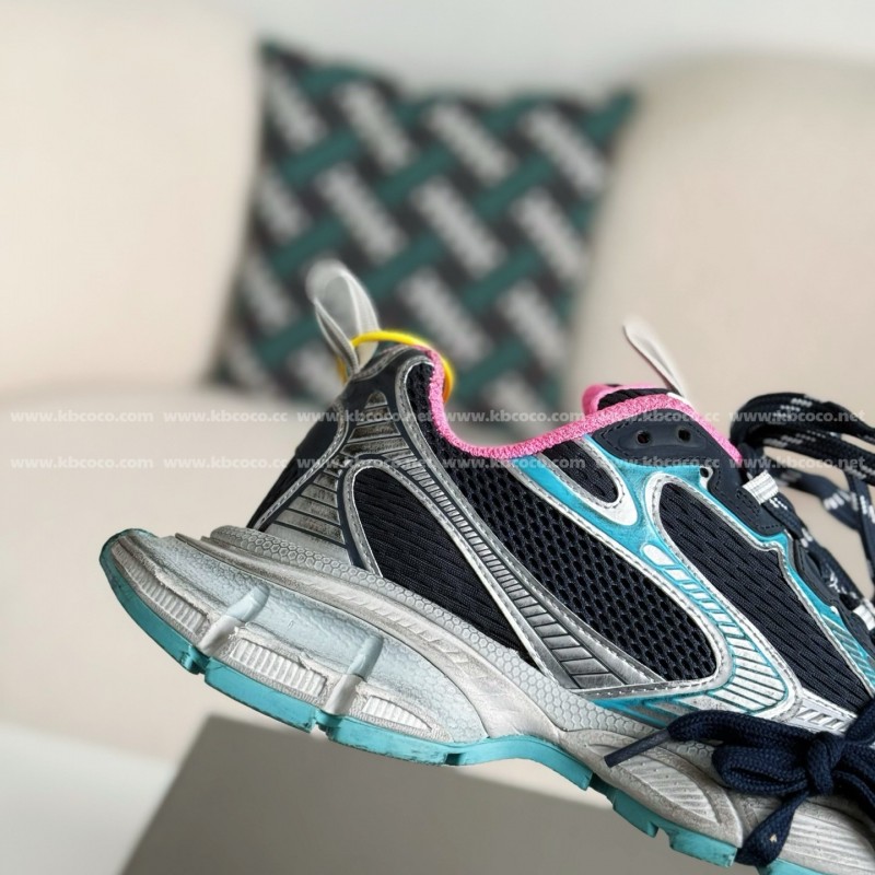 Ba*len*cia*ga Runner Sneakers