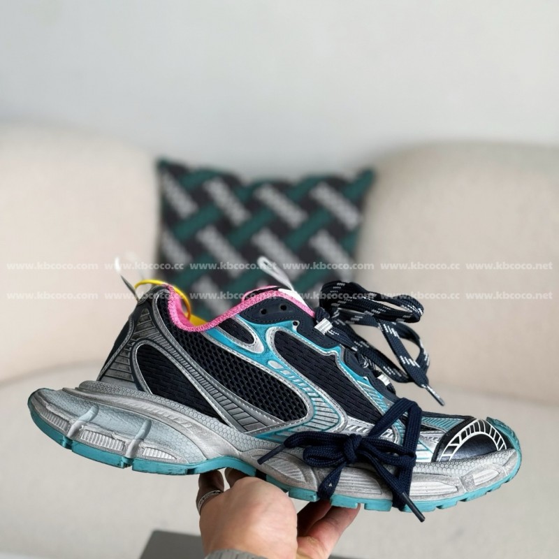 Ba*len*cia*ga Runner Sneakers
