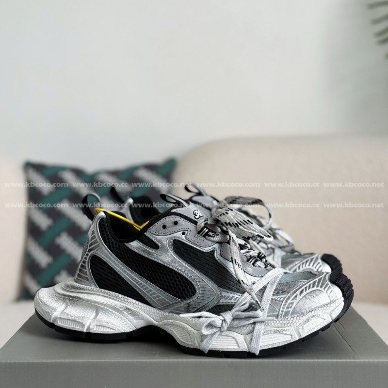 Ba*len*cia*ga Runner Sneakers