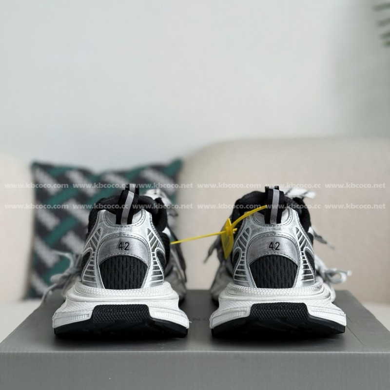 Ba*len*cia*ga Runner Sneakers