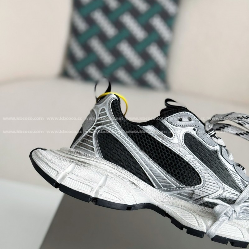 Ba*len*cia*ga Runner Sneakers