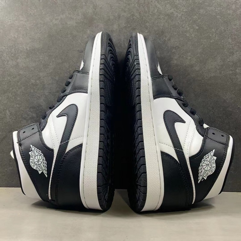 Air Jordan 1 High Retro Black White