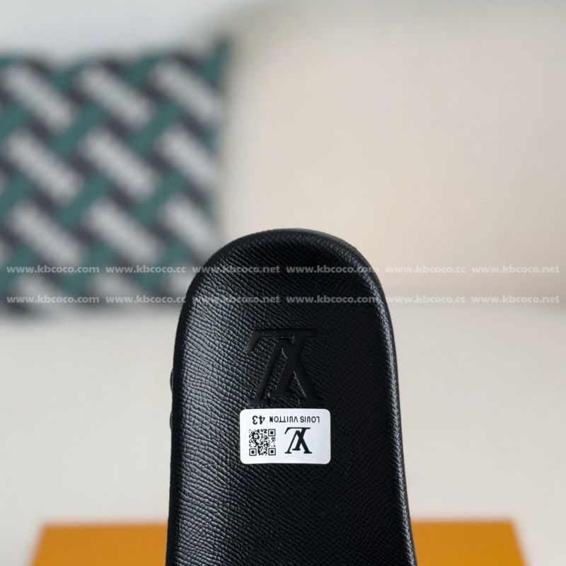 L0*is V*t0n SLIPPERS