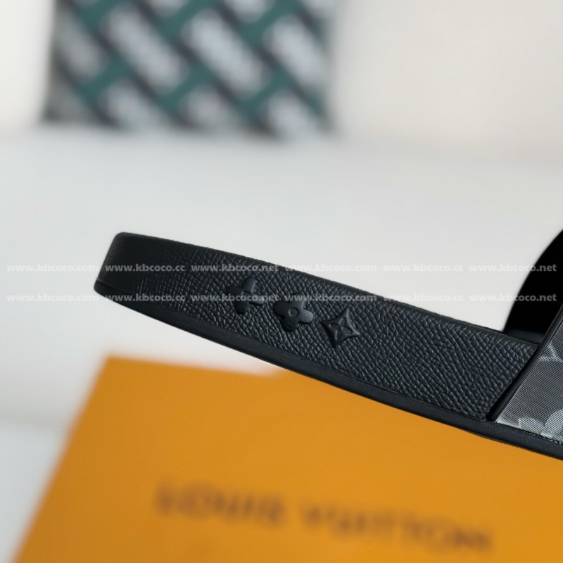 L0*is V*t0n SLIPPERS